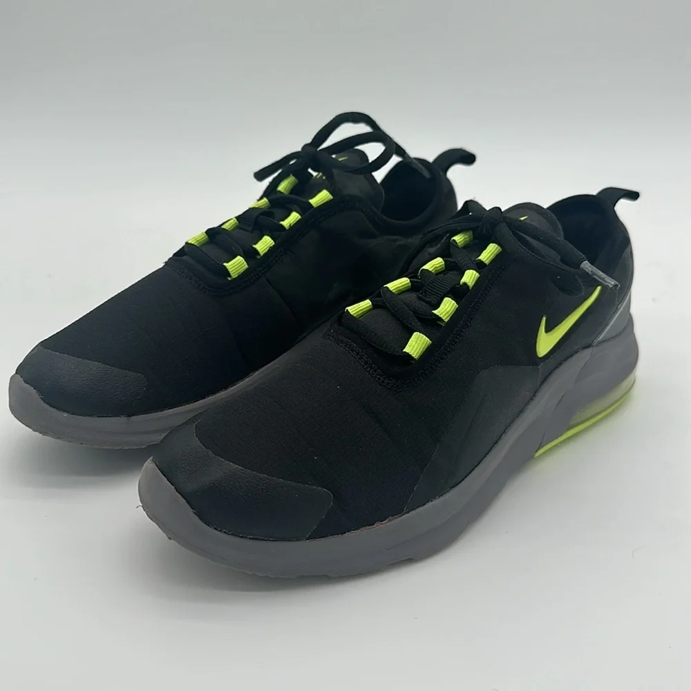 Nike Air Max Motion 2 GS Sneakers Youth Size 7 Black Volt Gray AQ2741–011